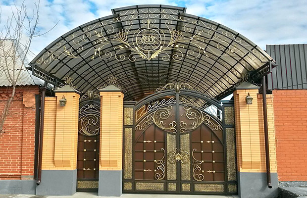 Купить или заказать ворота для дома с навесом - стильные и надежные решения для вашего участка в Алексине от 41756 руб | Компания Титанзабор